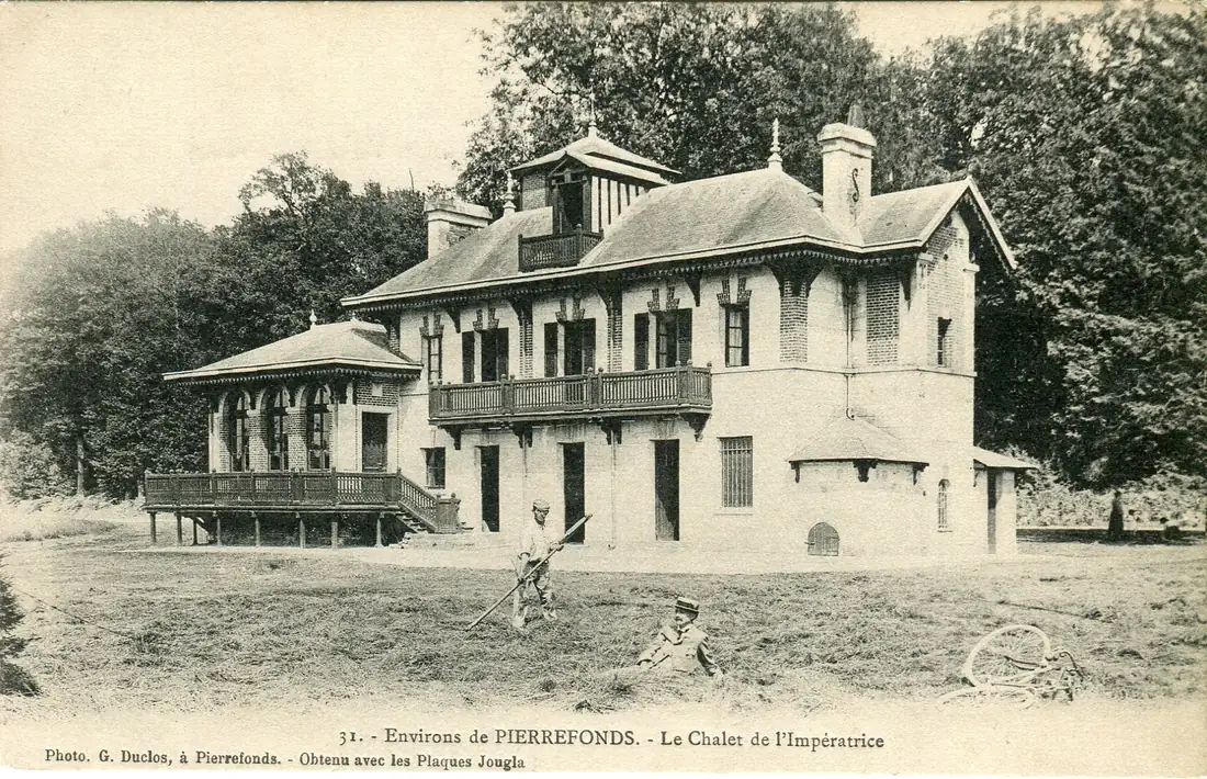 Carte postale ancienne du chalet de l'impératrice Eugénie au bord des étangs
